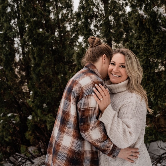 Meet your Posher, Hannah - Picture 1 of 3